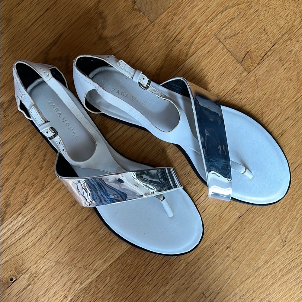 Zara Woman Silver T-Strap Metallic Sandals Sleek Minimalist Design EU 39 Nice!